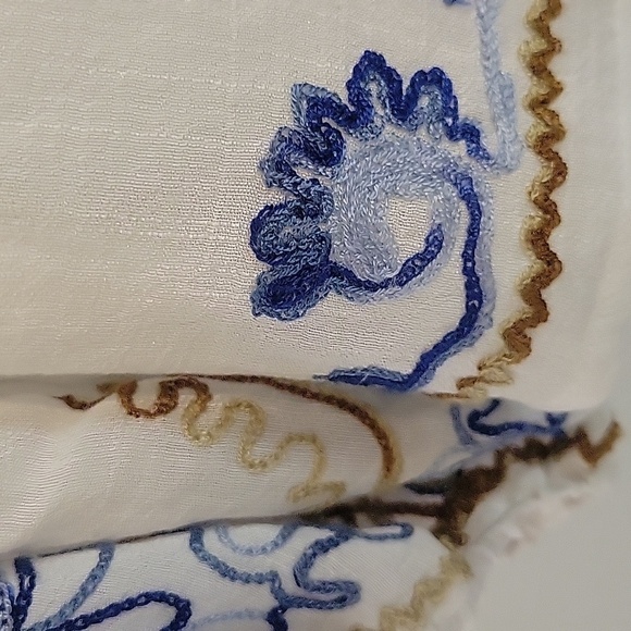 Figueroa & Flower white crepe w/ tank Blouse with Blue and Gold Embroidery szPL - Picture 7 of 7